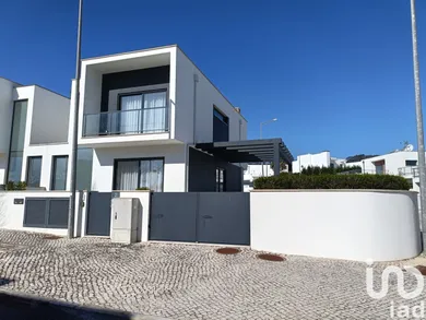 Casa/Moradia  em Tornada e Salir do Porto