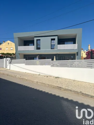House in Charneca De Caparica E Sobreda