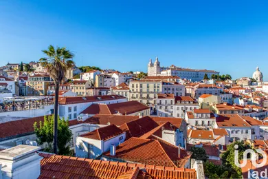 Building in Santa Maria Maior