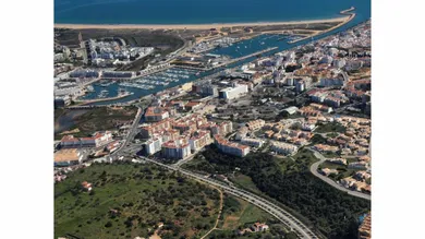 Terreno urbano em Lagos (São Sebastião e Santa Maria)