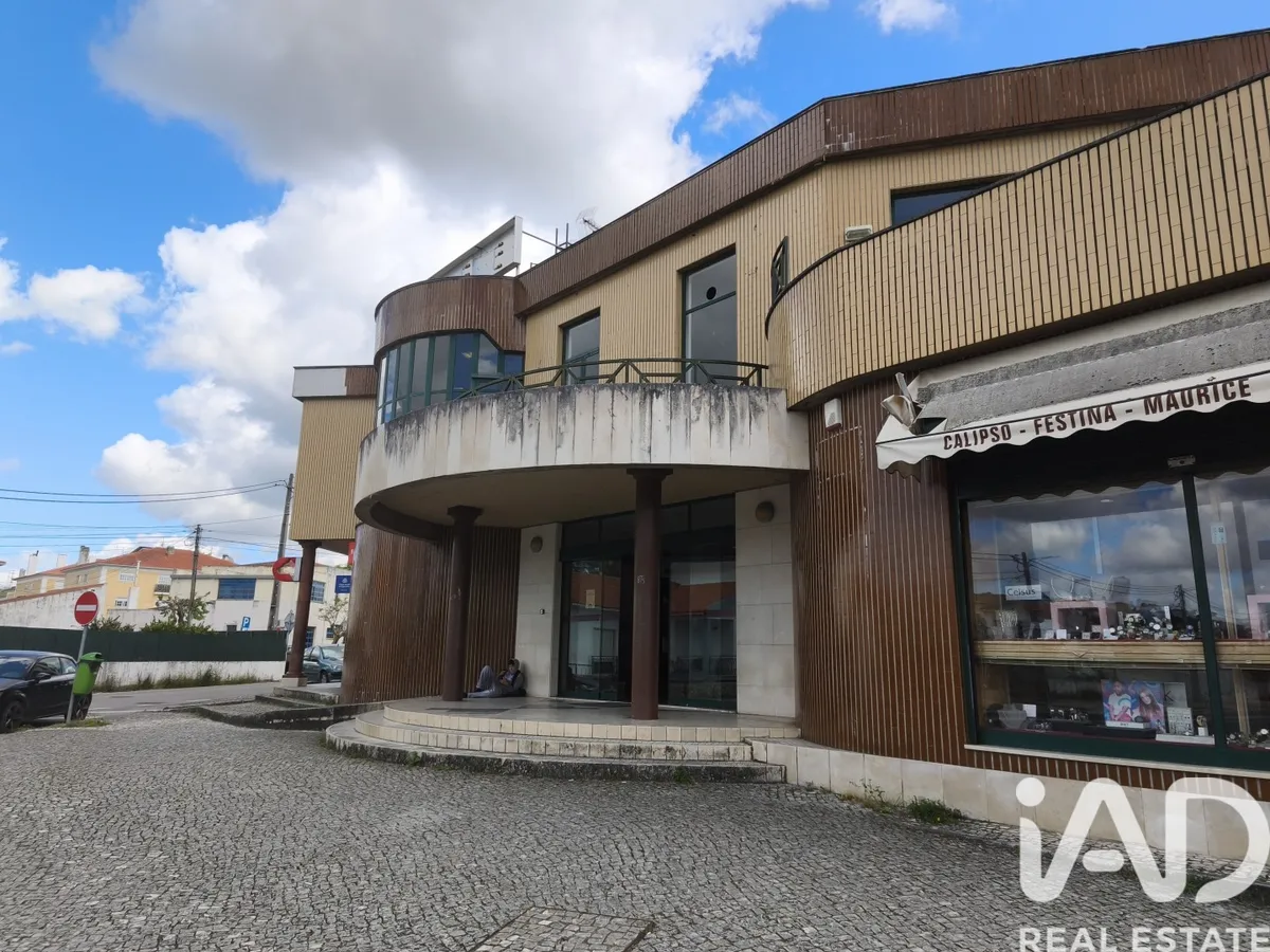Commercial Building 885m² in Batalha | 15 Units | 8% Yield 2