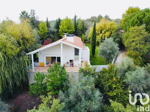 House  at Romeira e Várzea