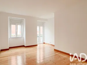 Apartment T2 at Arroios