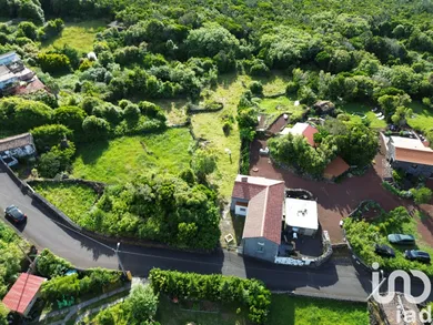 Land in Santo António