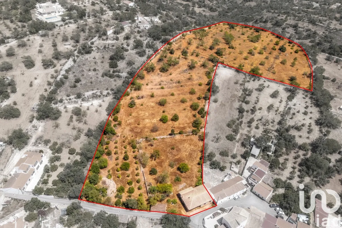 Terreno urbano de 32 240 m² em Paderne