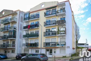 Apartamento T3 em Queluz e Belas