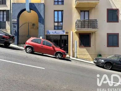 Shop/Premises commercial  in Santo António