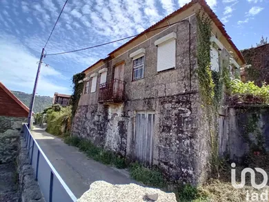 House  in Riba de Mouro