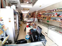 Loja / Estabelecimento Comercial em Vila e Roussas