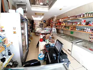 Loja / Estabelecimento Comercial em Vila e Roussas