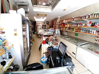 Loja / Estabelecimento Comercial  em Vila e Roussas