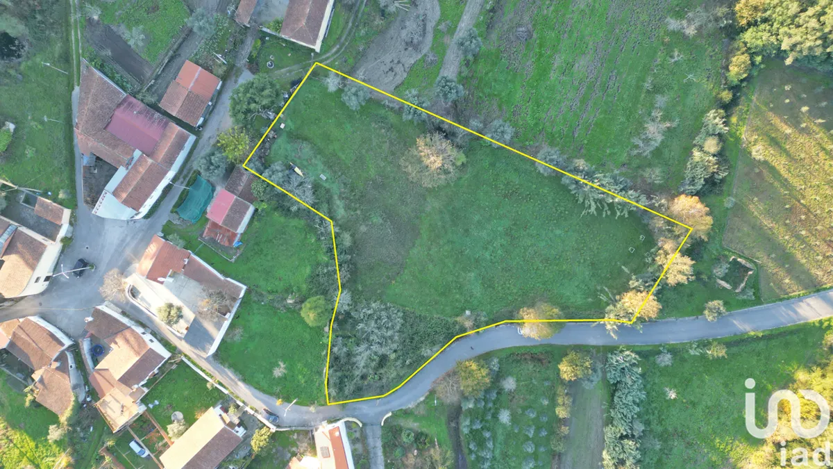 Terreno urbano de 4400 m² em Semide e Rio Vide