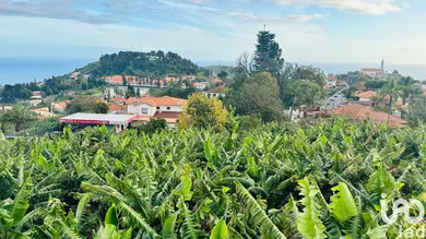 Land in Santo António