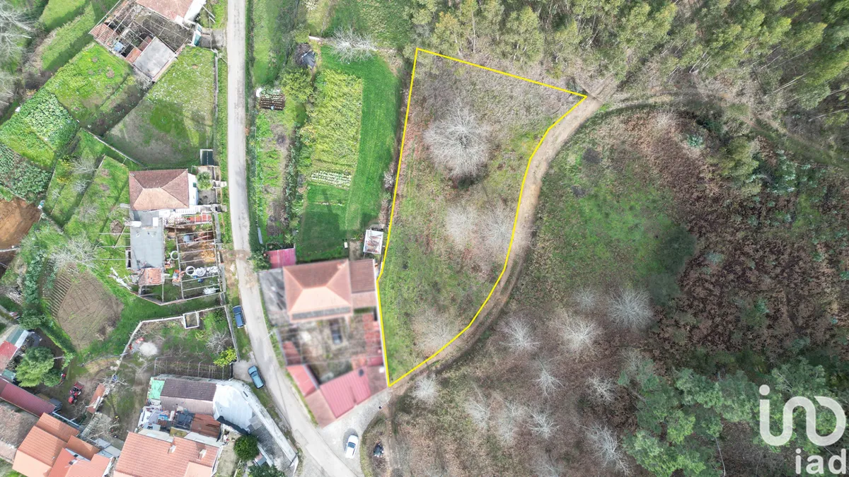 Terreno urbano de 1116 m² em Espinhal