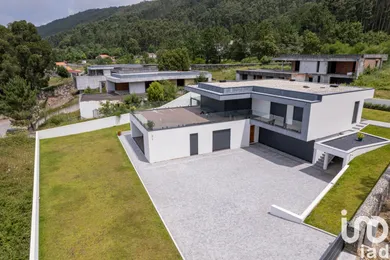 Maison à Areosa