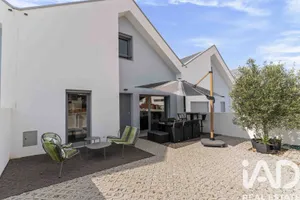 Casa/Moradia  em Estômbar e Parchal