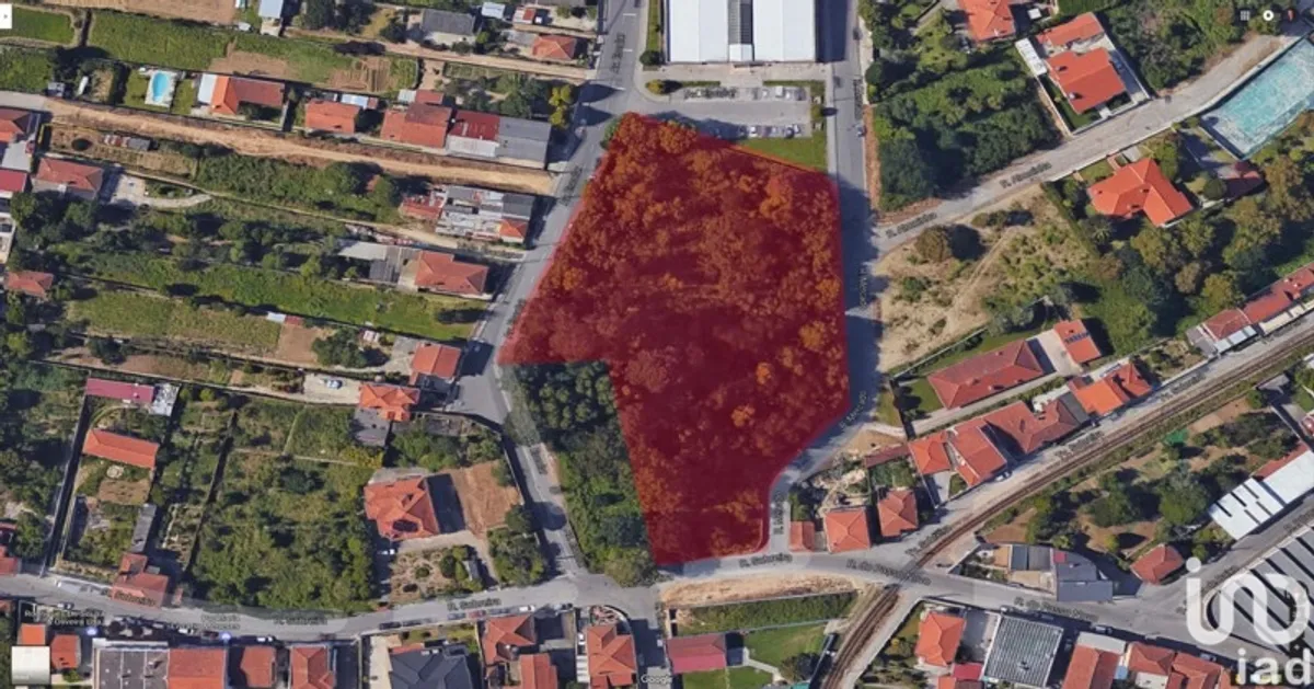 Terreno de 6468 m² em Paços de Brandão