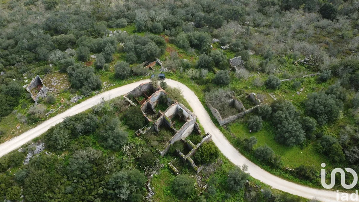 Terreno de 480 m² em Chãos