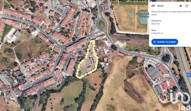 Terreno urbano  em Loures