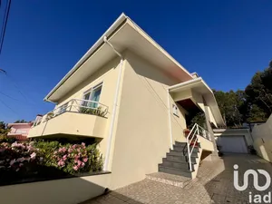 House  in Nogueira e silva escura