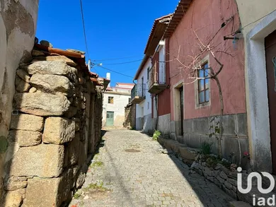 Casa de aldeia em Freixeda do Torrão, Quintã de Pêro Martins e Penha de Águia