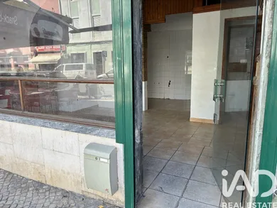 Boutique/Local commercial à Avenidas Novas
