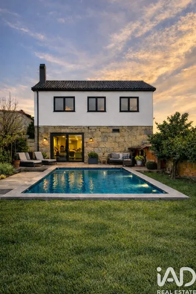 Casa  em Covas e Vila Nova de Oliveirinha