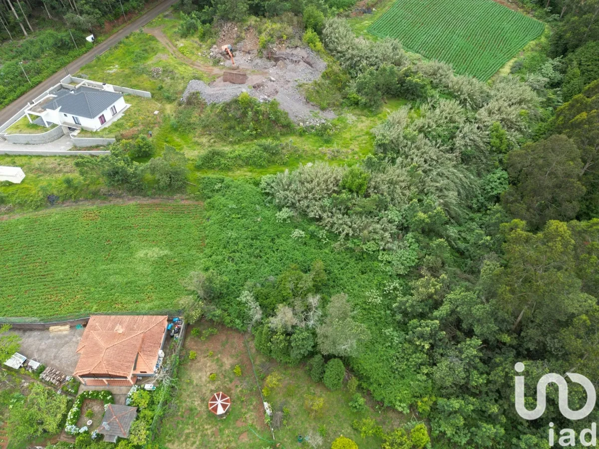 Terreno de 1310 m² em São Jorge