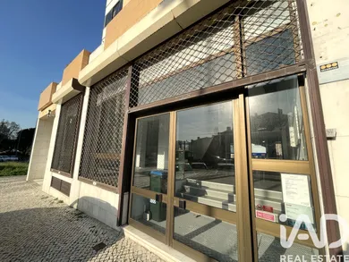 Shop/Premises commercial  in Areeiro
