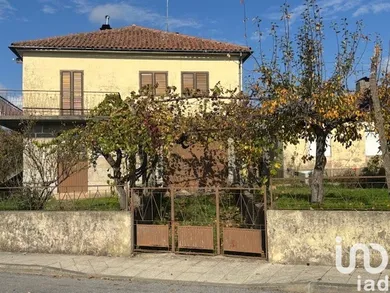 Casa tradicional em Mogadouro, Valverde, Vale de Porco e Vilar de Rei
