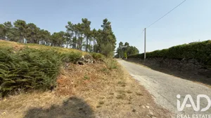 Terreno urbano  em Mouçós e Lamares