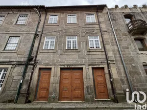 Building at Vouzela e Paços de Vilharigues