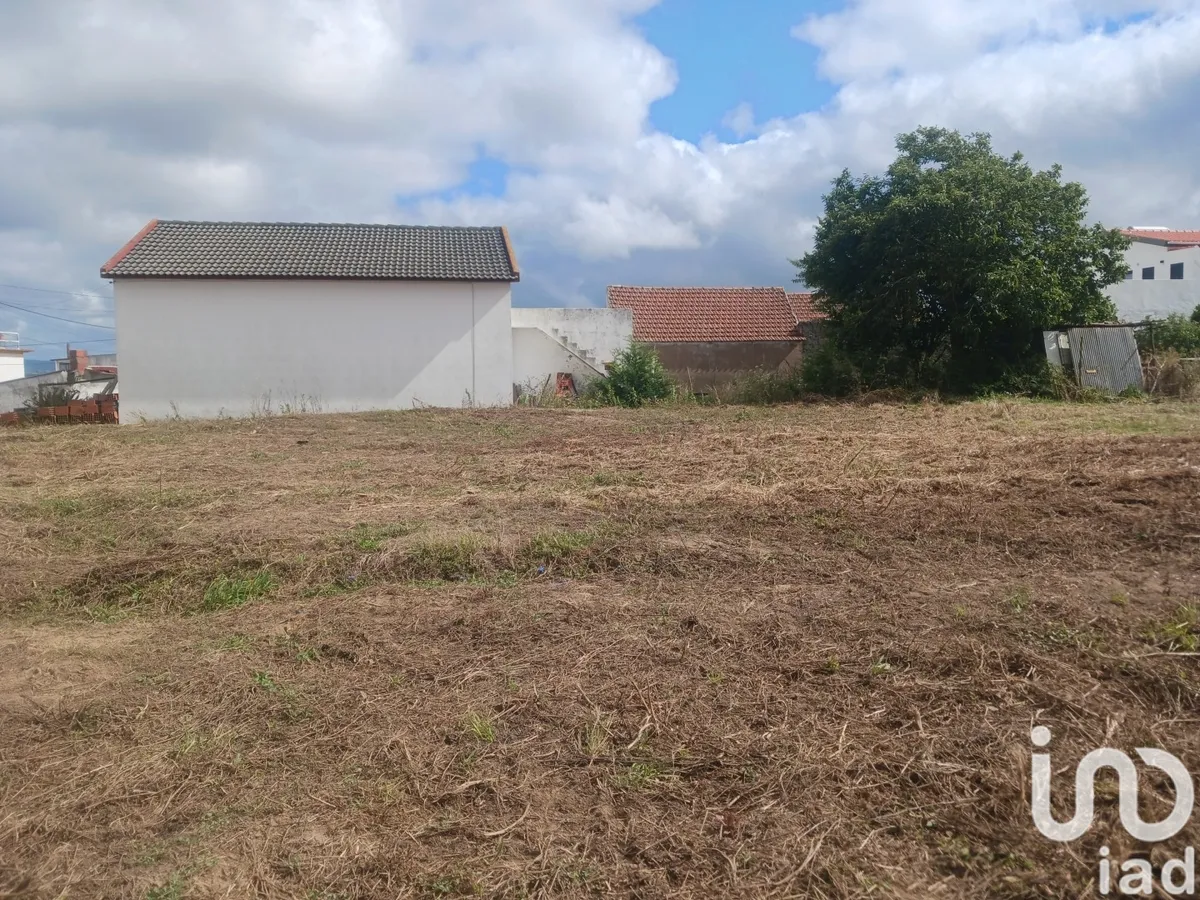 Terreno de 875 m² em Moita dos Ferreiros