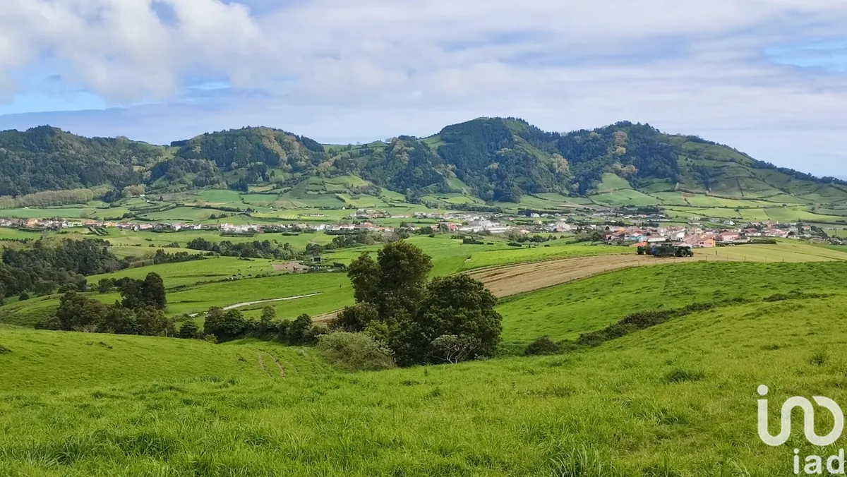 Terreno rústico de 13 930 m² em Povoação