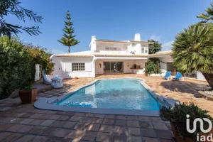 Traditional house  at Corroios