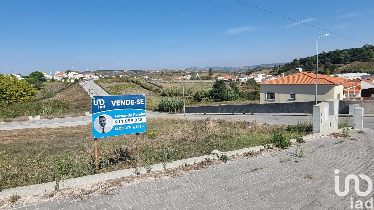 Terreno de 359 m² em Freiria