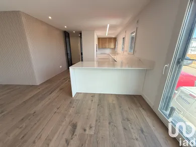 Apartment T5+ in Laranjeiro e Feijó