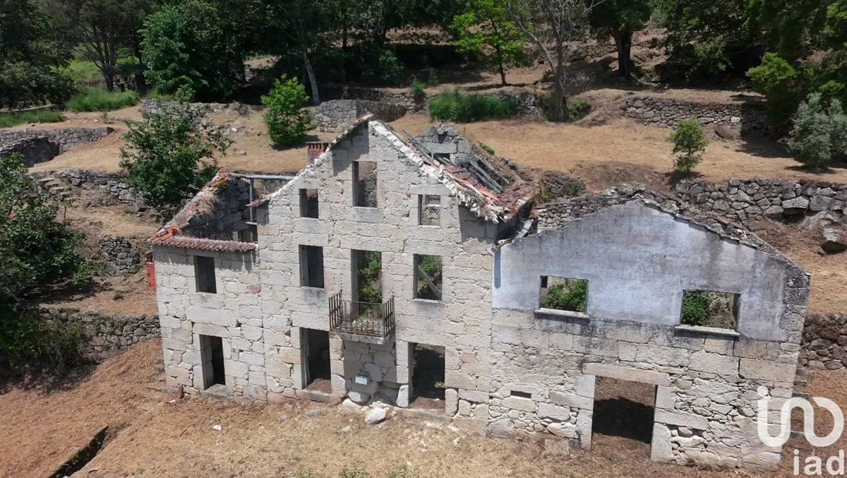 Terreno urbano de 12 220 m² em Santa Ovaia e Vila Pouca da Beira