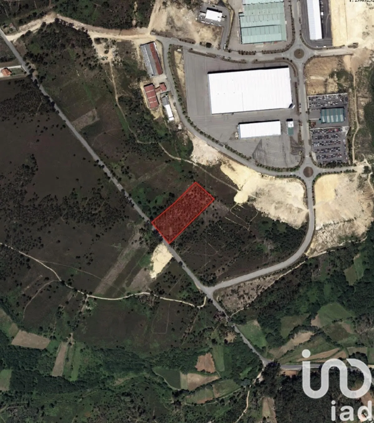 Terreno de 7690 m² em Cerdal