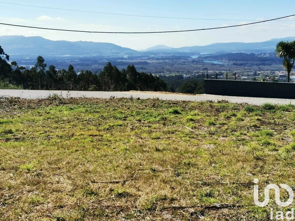 Terreno urbano de 1024 m² em Gandra e Taião