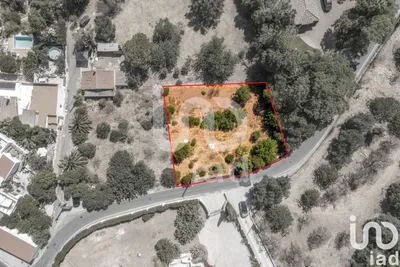 Fotografia 1 de Terreno de 888 m² em Loulé (São Clemente)