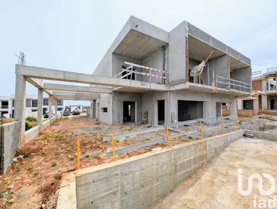 Casa/Moradia em Estômbar e Parchal