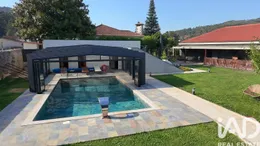 Espaço comercial em Navió e Vitorino dos Piães