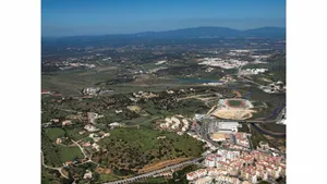 Terreno urbano em Lagos (São Sebastião e Santa Maria)