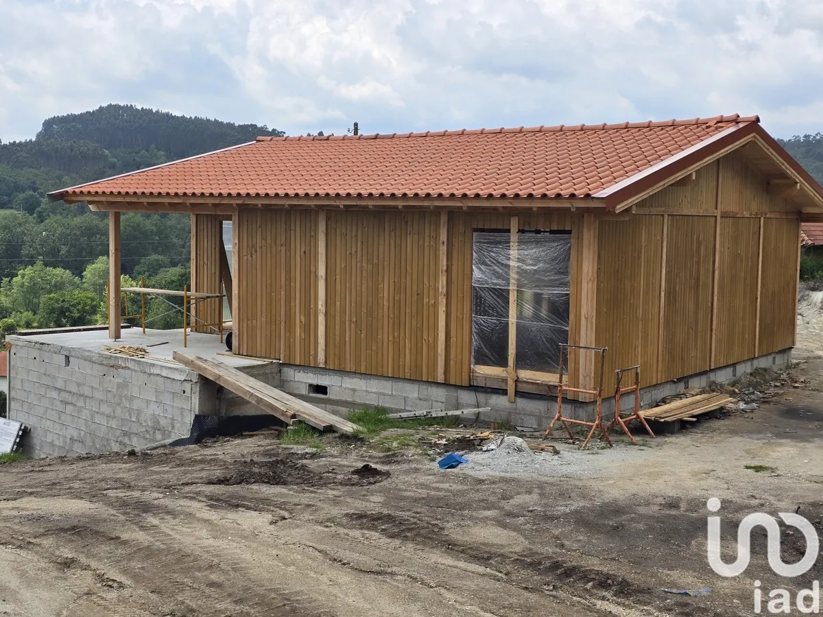 Terreno de 3400 m² em Serzedelo