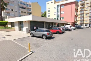 Loja / Estabelecimento Comercial em Póvoa De Santo Adrião E Olival Basto