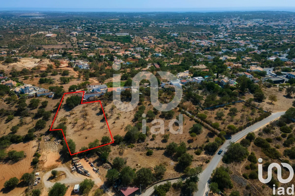 Terreno urbano de 4700 m² em Loulé (São Clemente)