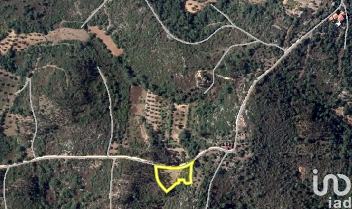 Terreno de 2120 m² em Chãos
