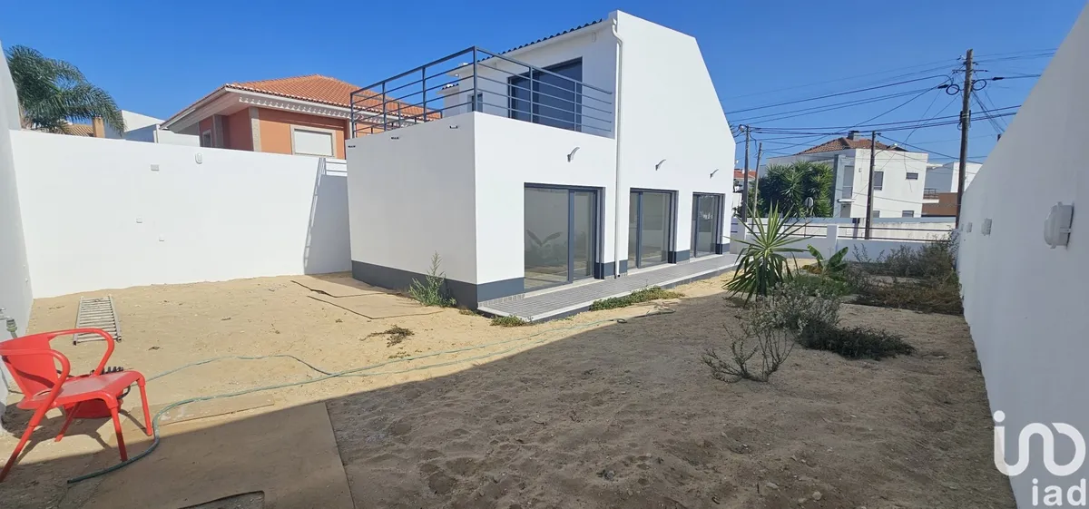 Terreno urbano de 333 m² em Charneca De Caparica E Sobreda