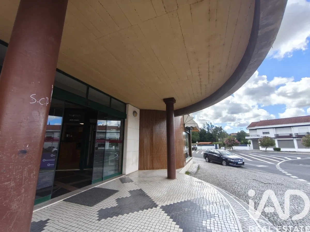 Commercial Building 885m² in Batalha | 15 Units | 8% Yield 3